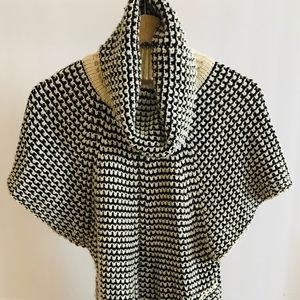 JENNY HAN Cowneck Black/White Sweater